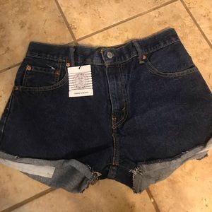 NWT high rise Levi shorts